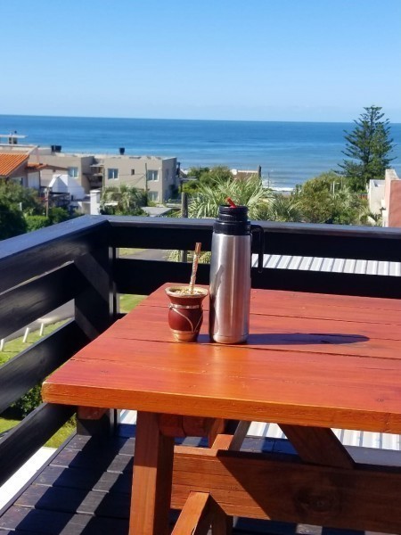 Departamento en alquiler con excelente ubicación sobre La Barra.